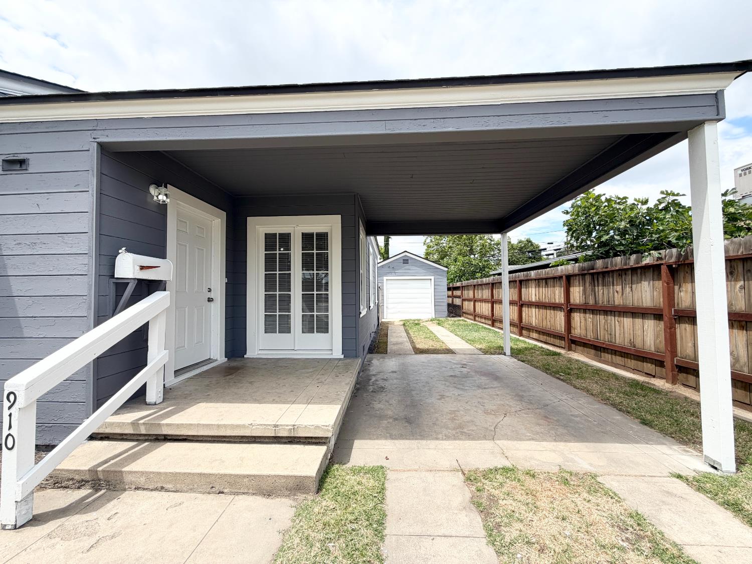 910 Robertson Blvd, Chowchilla, CA 93610