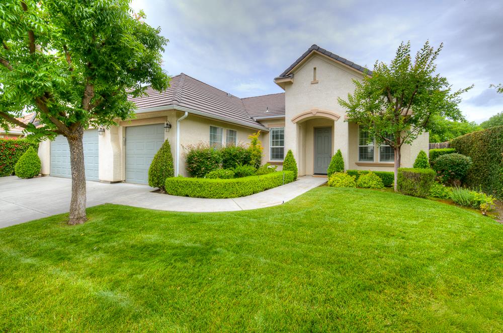 3235 Rall Ave, Clovis, CA 93619