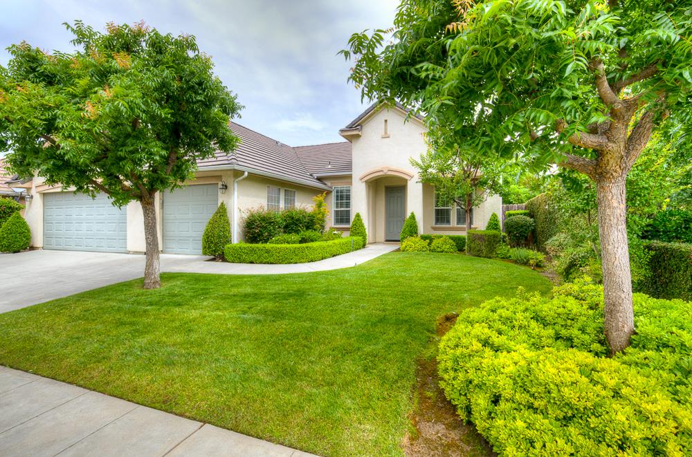 3235 Rall Ave, Clovis, CA 93619