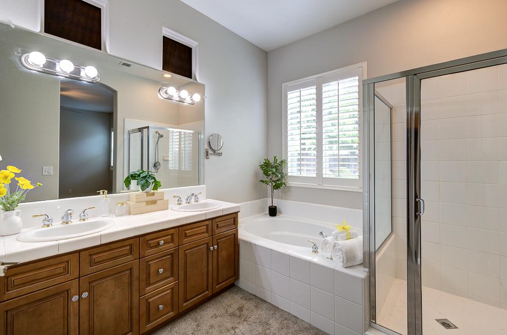 3235 Rall Ave, Clovis, CA 93619