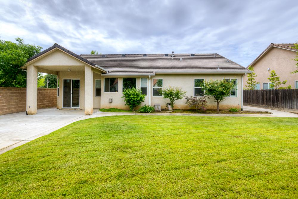 3235 Rall Ave, Clovis, CA 93619