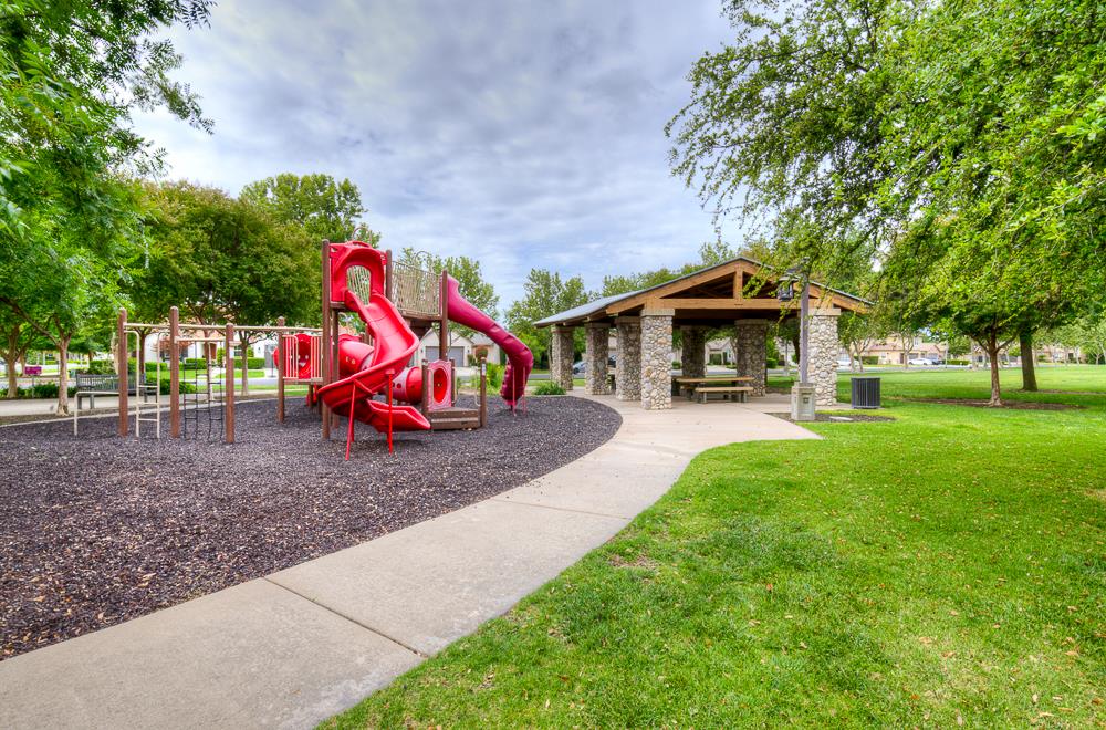 3235 Rall Ave, Clovis, CA 93619