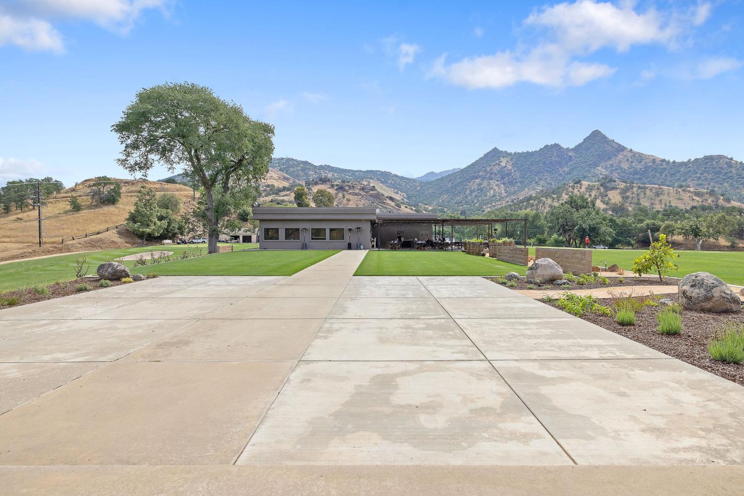 41117 Sierra Dr, Three Rivers, CA 93271