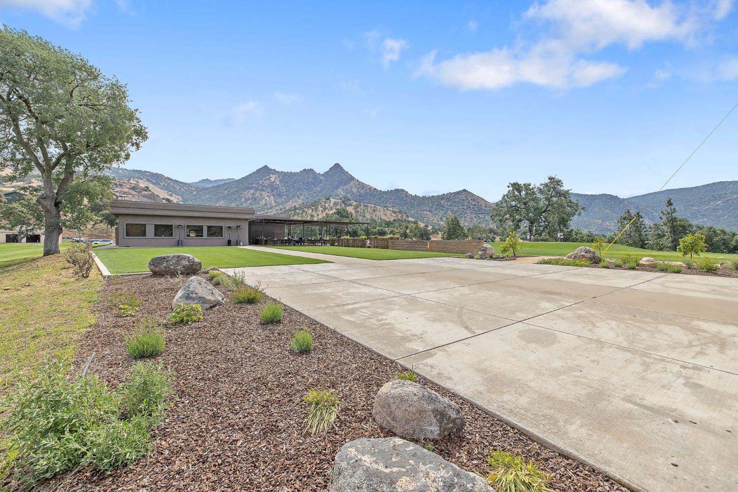 41117 Sierra Dr, Three Rivers, CA 93271