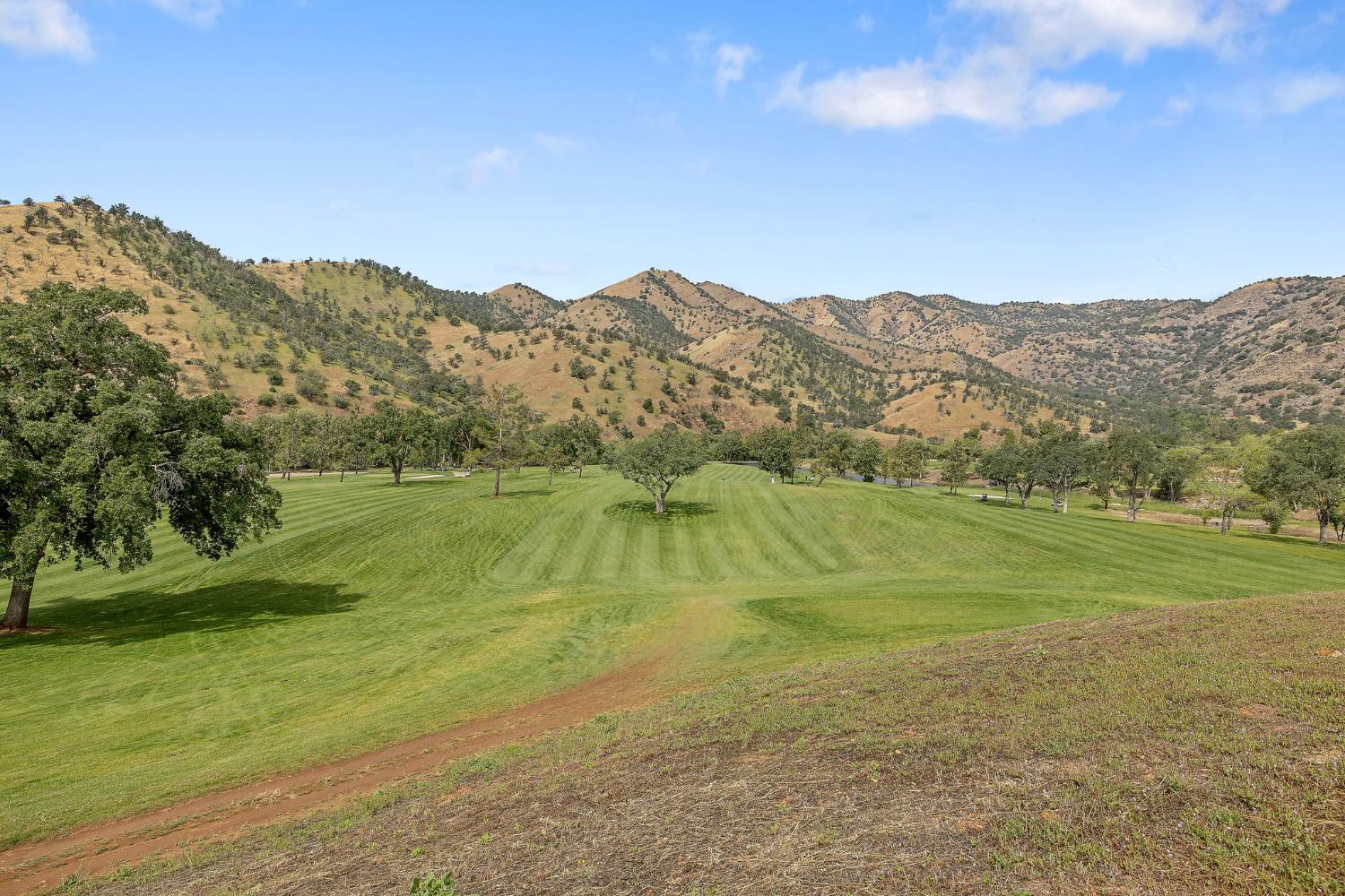 41117 Sierra Dr, Three Rivers, CA 93271