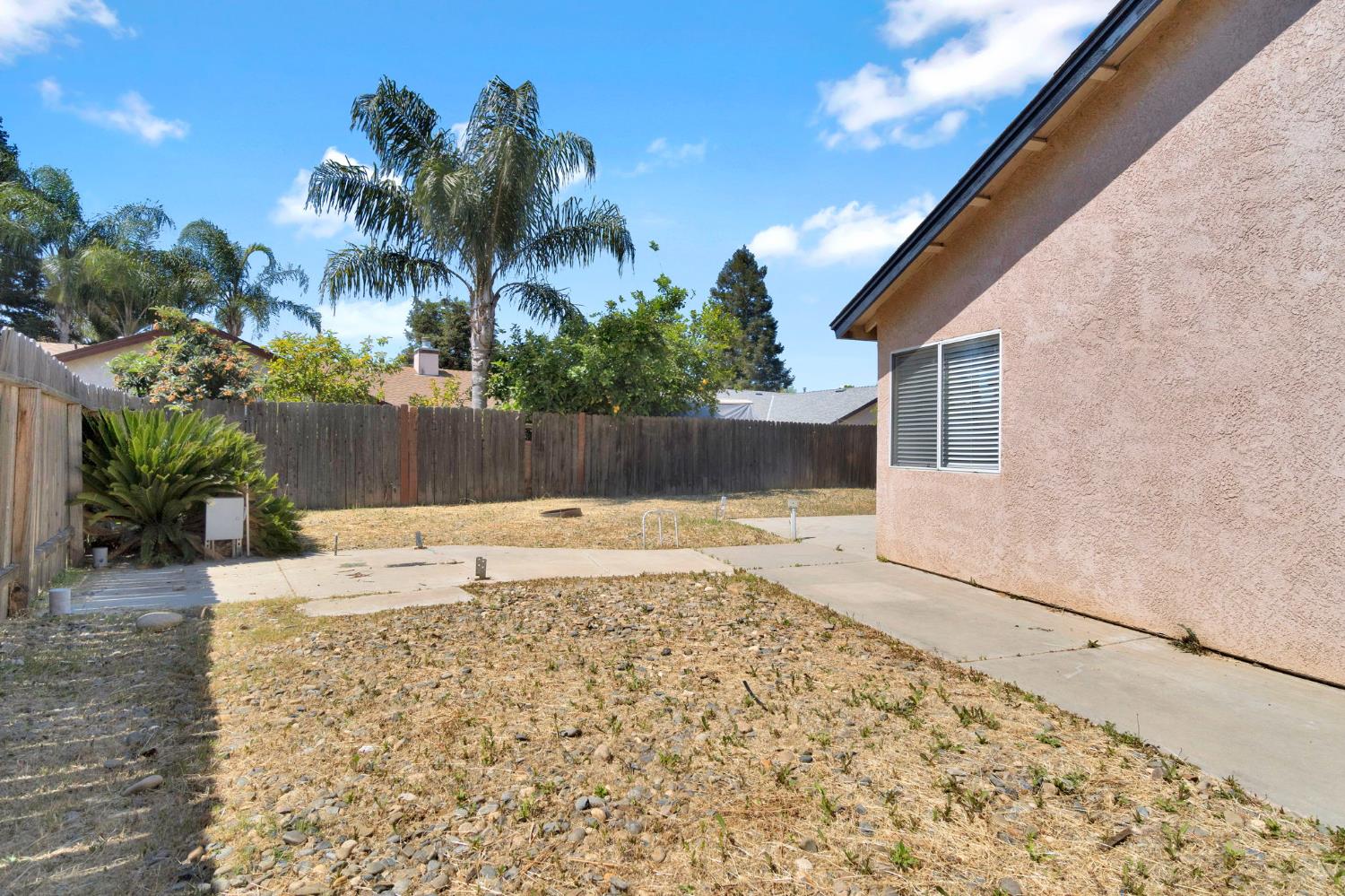 6253 W San Carlos Ave, Fresno, CA 93723