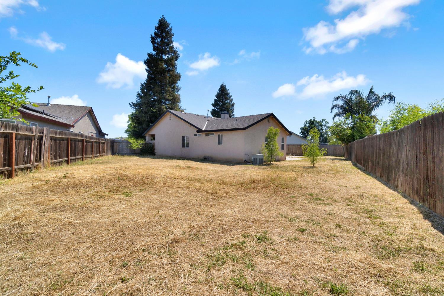6253 W San Carlos Ave, Fresno, CA 93723