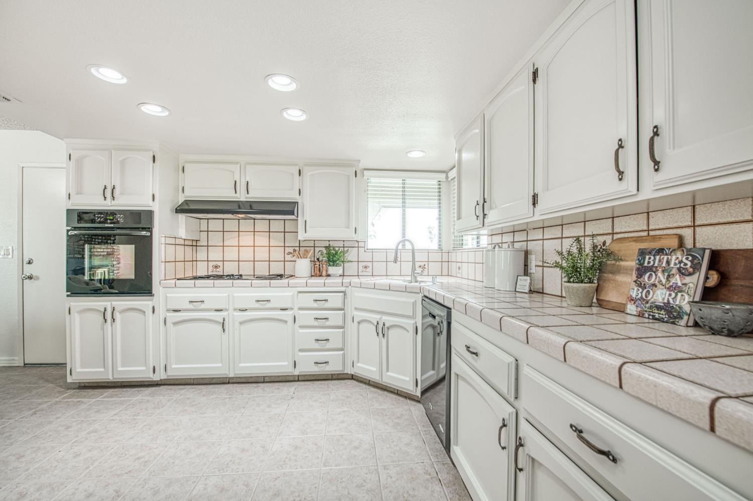2153 Jenni Ave, Sanger, CA 93657