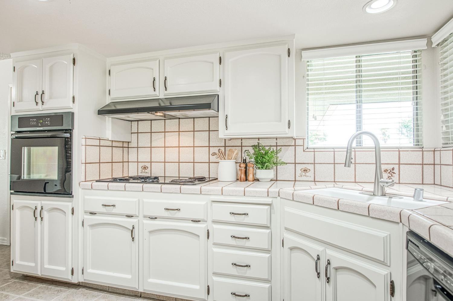 2153 Jenni Ave, Sanger, CA 93657