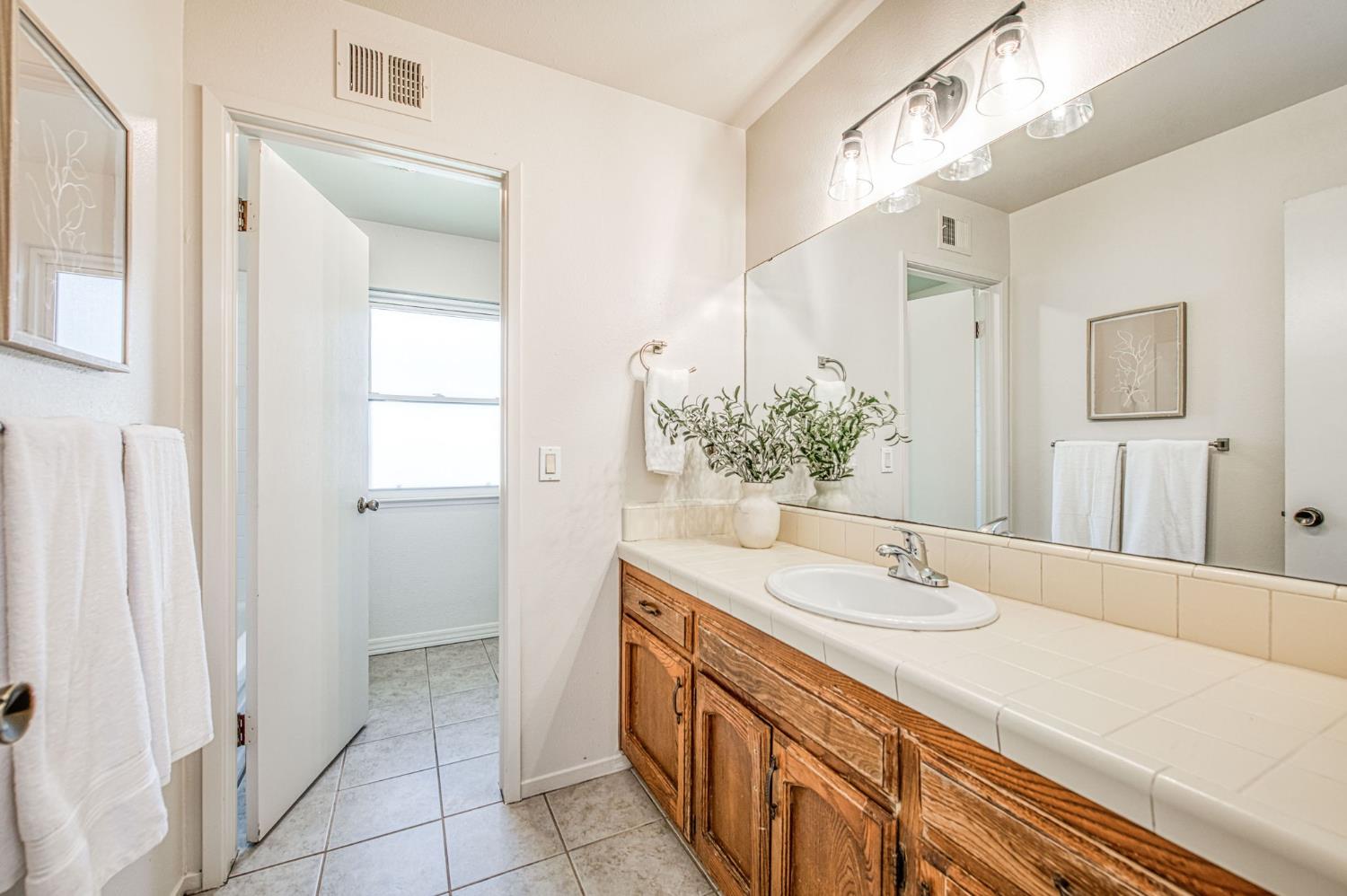 2153 Jenni Ave, Sanger, CA 93657