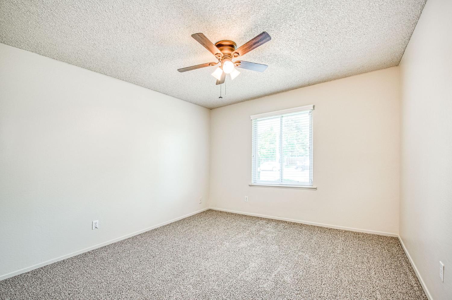 2153 Jenni Ave, Sanger, CA 93657