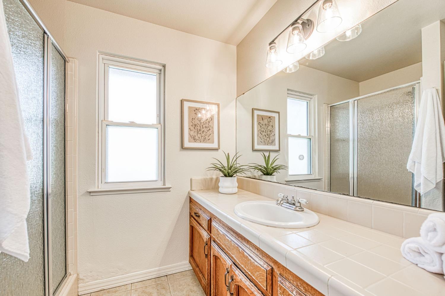 2153 Jenni Ave, Sanger, CA 93657