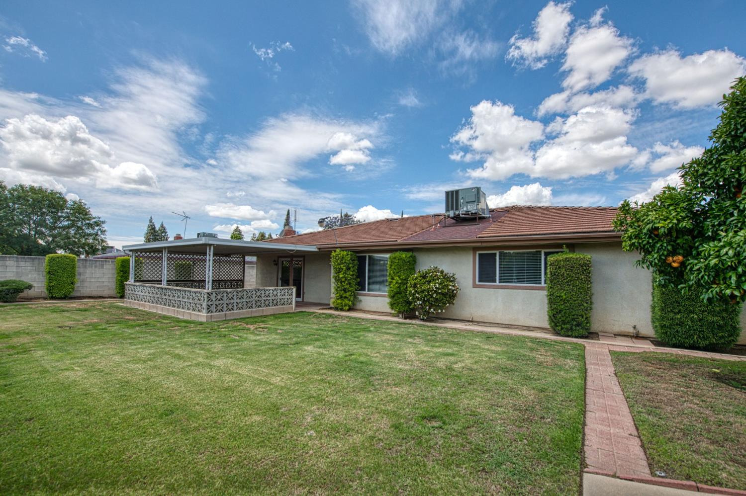 2153 Jenni Ave, Sanger, CA 93657