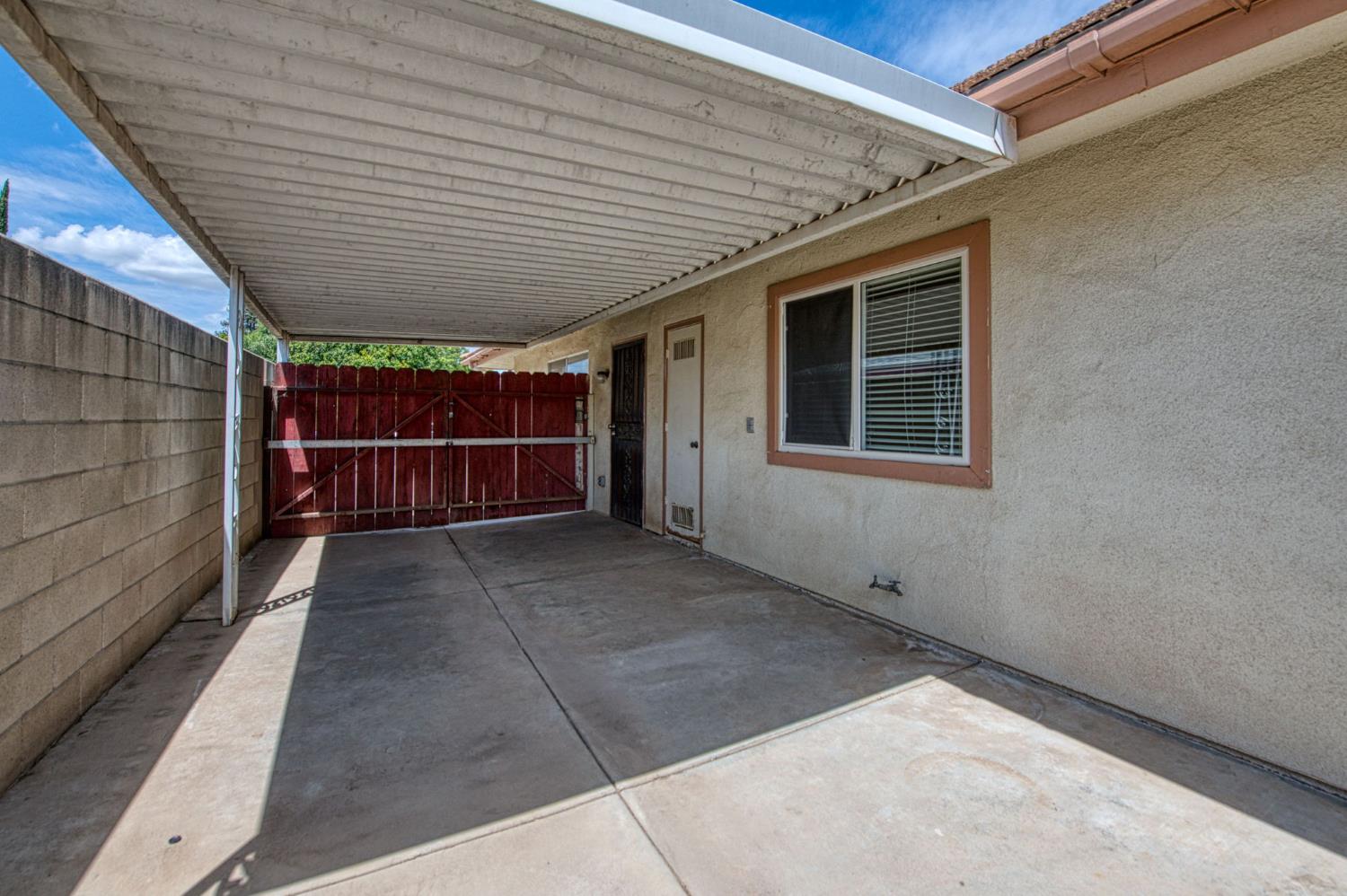 2153 Jenni Ave, Sanger, CA 93657