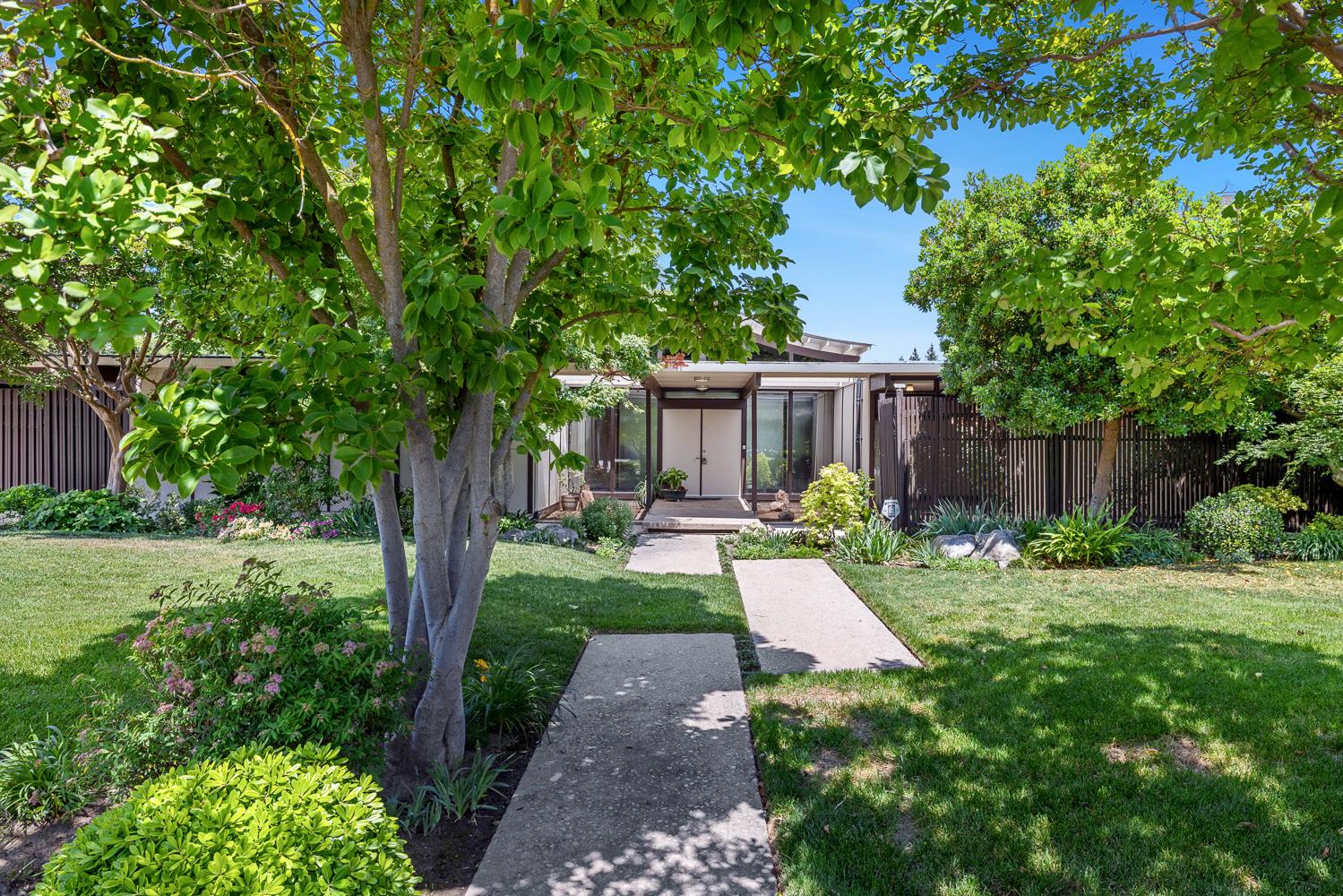 2530 W Wrenwood Ave, Fresno, CA 93711