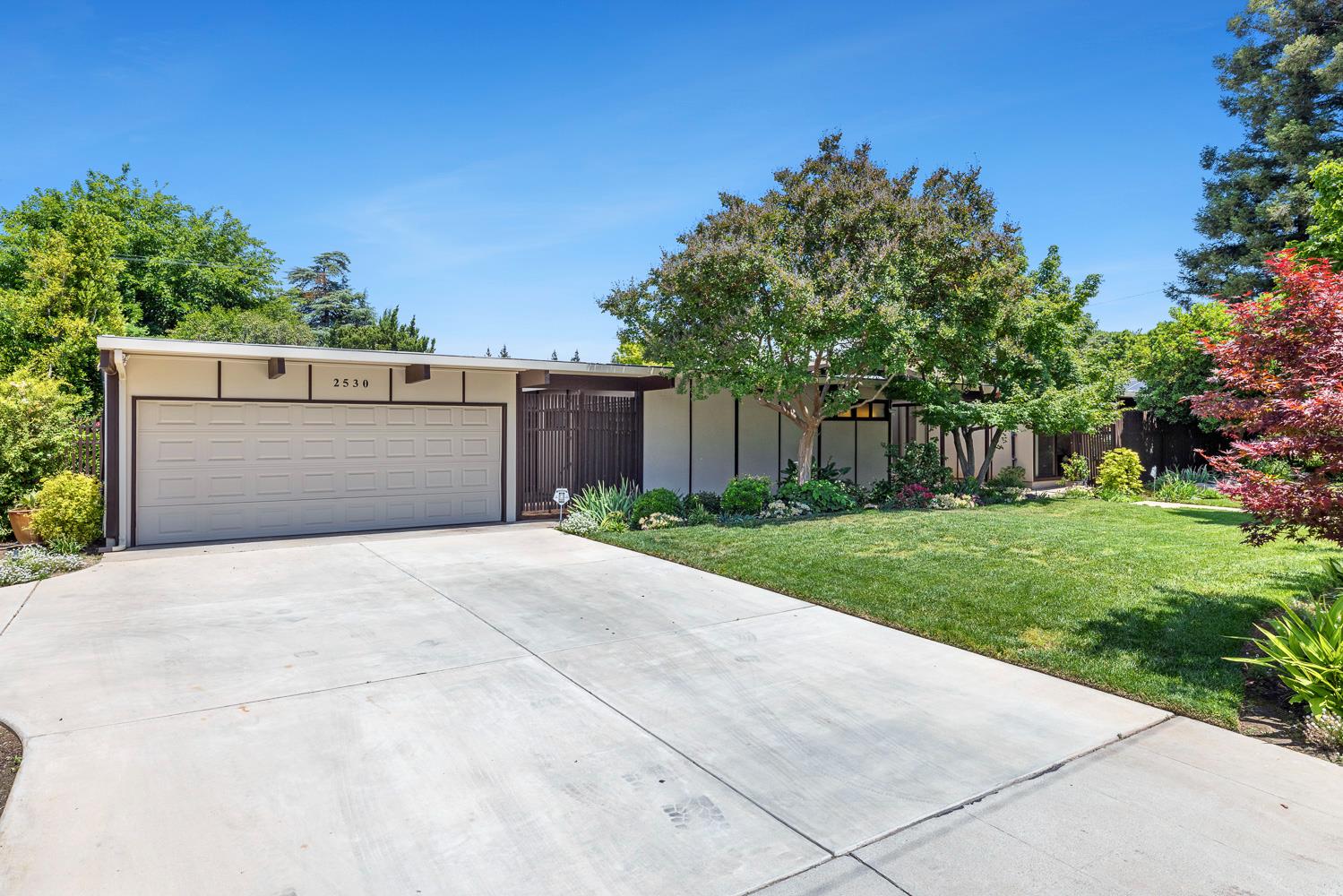 2530 W Wrenwood Ave, Fresno, CA 93711