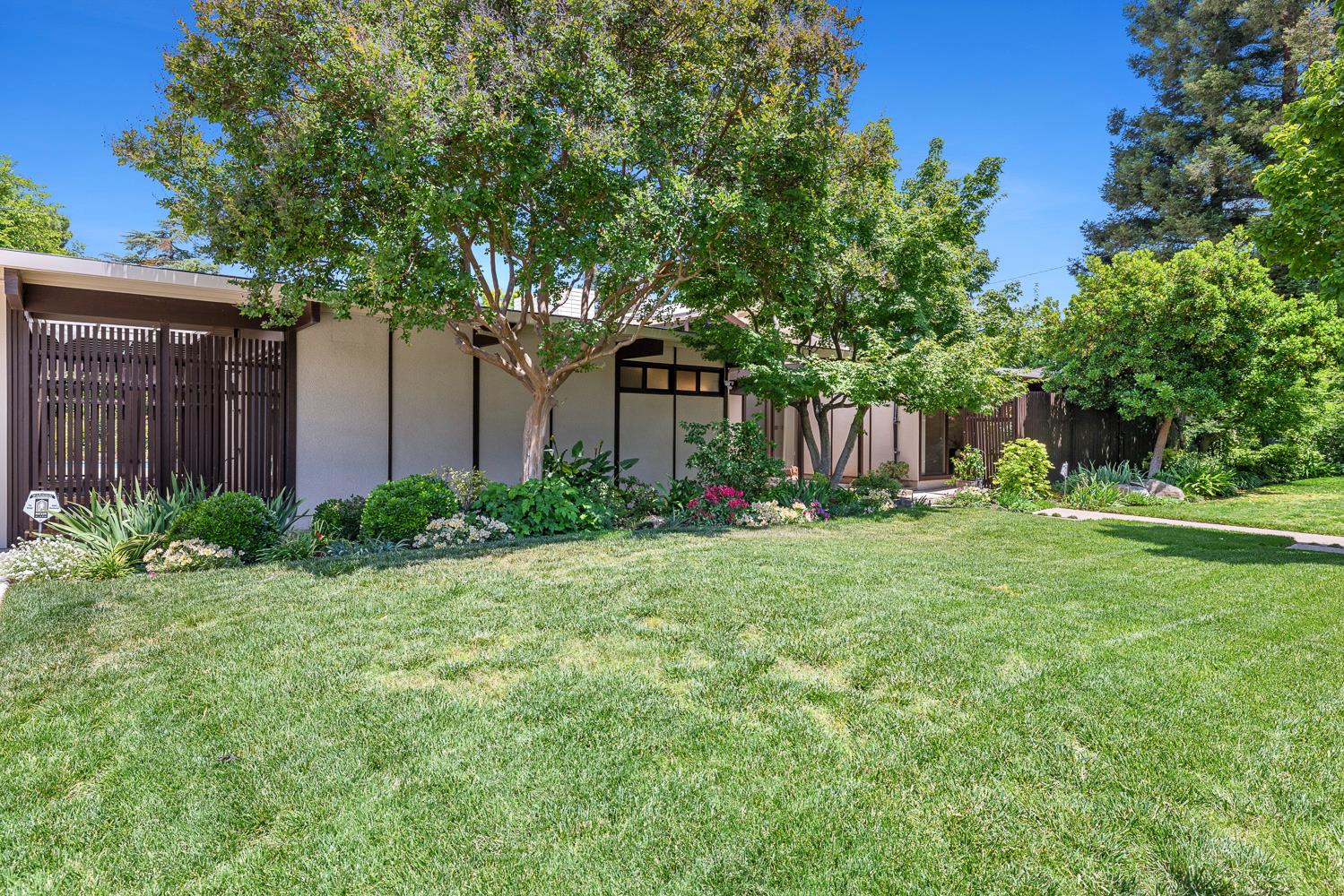 2530 W Wrenwood Ave, Fresno, CA 93711