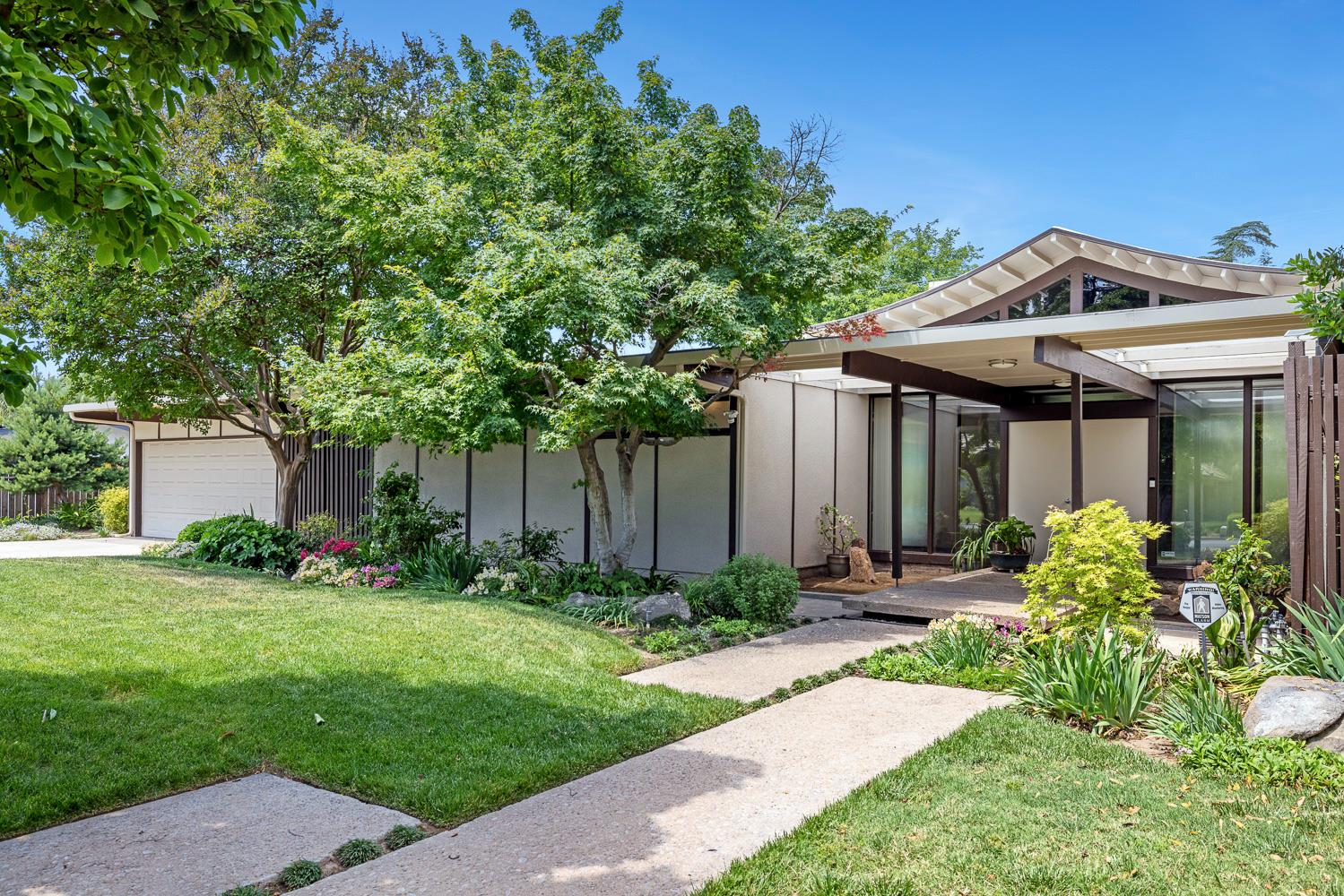 2530 W Wrenwood Ave, Fresno, CA 93711