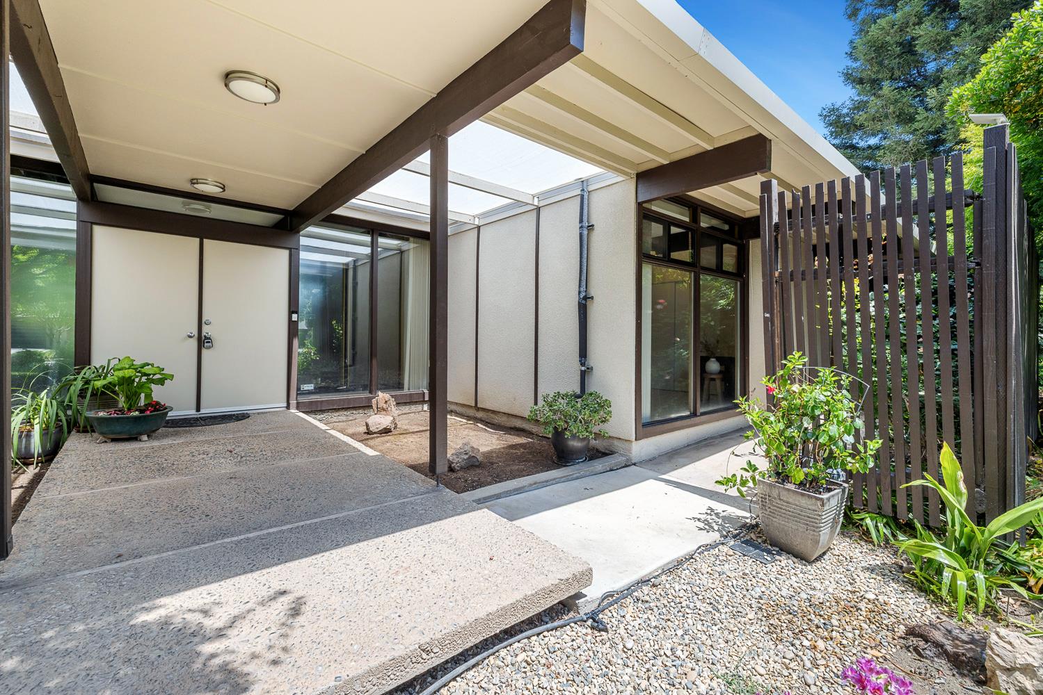 2530 W Wrenwood Ave, Fresno, CA 93711