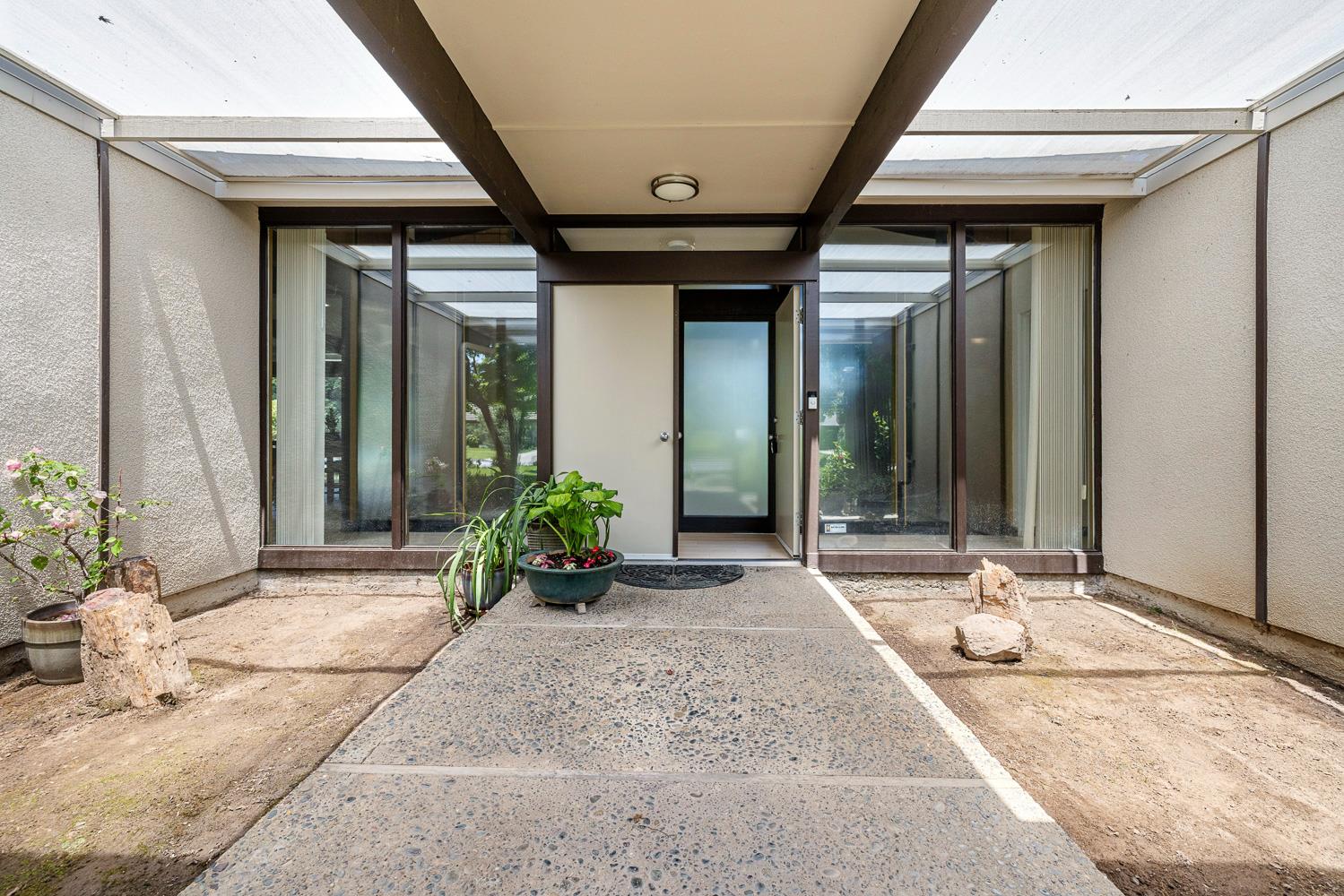 2530 W Wrenwood Ave, Fresno, CA 93711