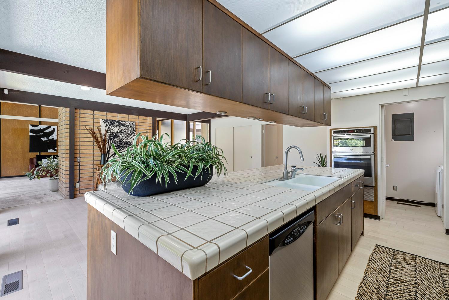 2530 W Wrenwood Ave, Fresno, CA 93711