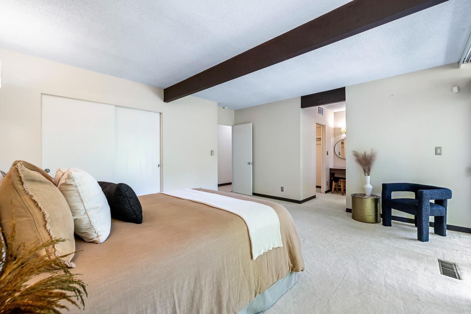2530 W Wrenwood Ave, Fresno, CA 93711