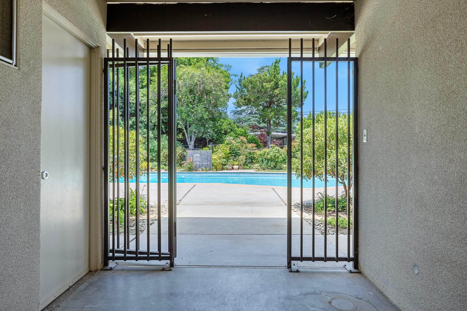 2530 W Wrenwood Ave, Fresno, CA 93711