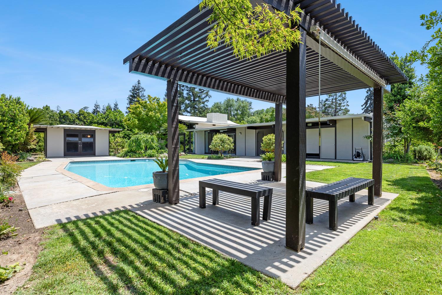 2530 W Wrenwood Ave, Fresno, CA 93711