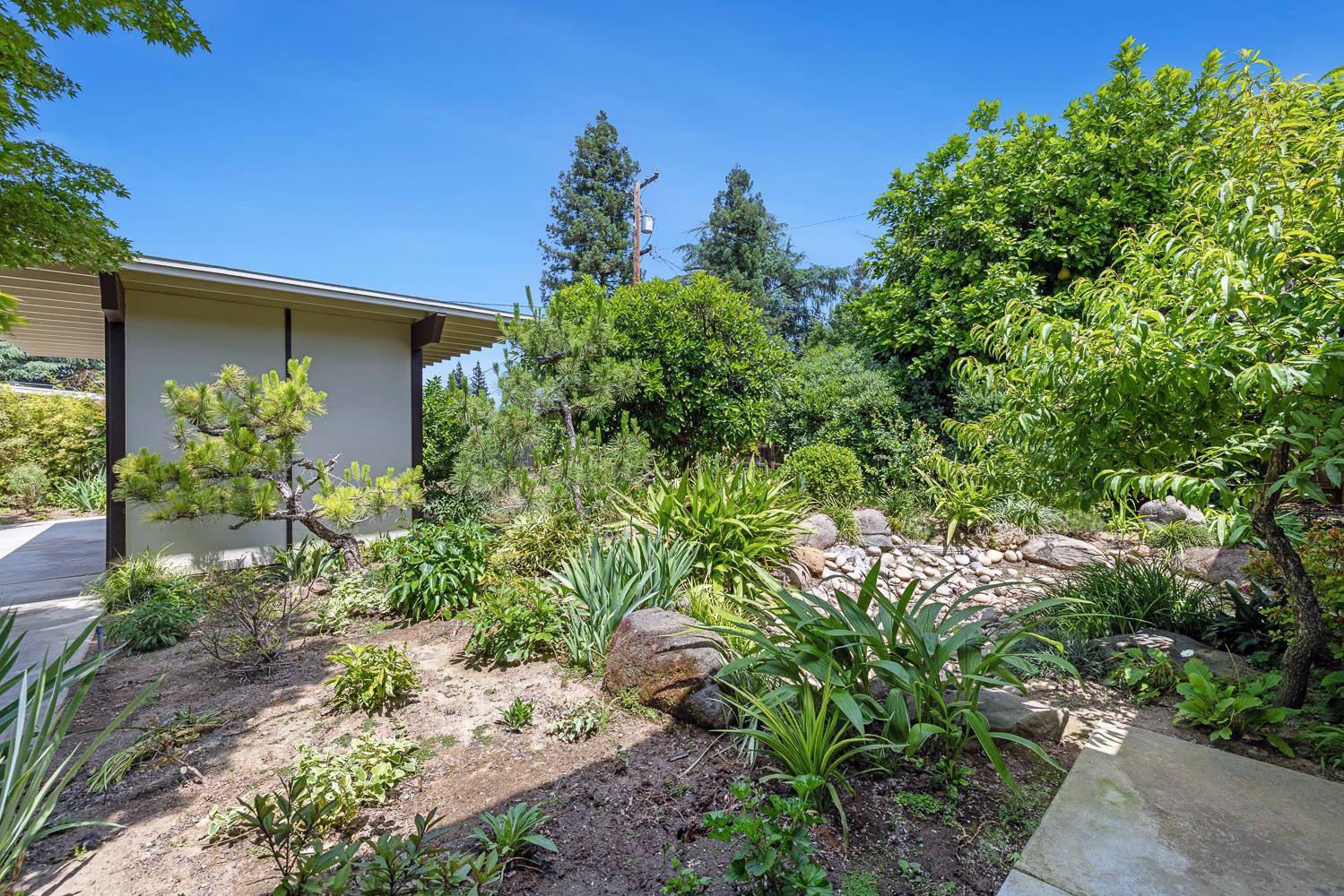 2530 W Wrenwood Ave, Fresno, CA 93711