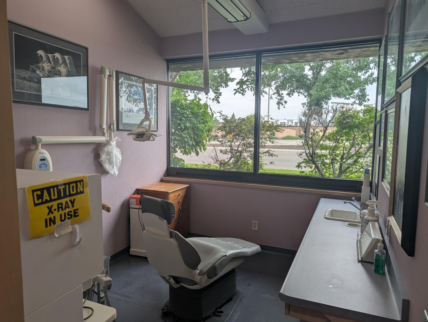 1128 N Chinowth St, Visalia, CA 93291