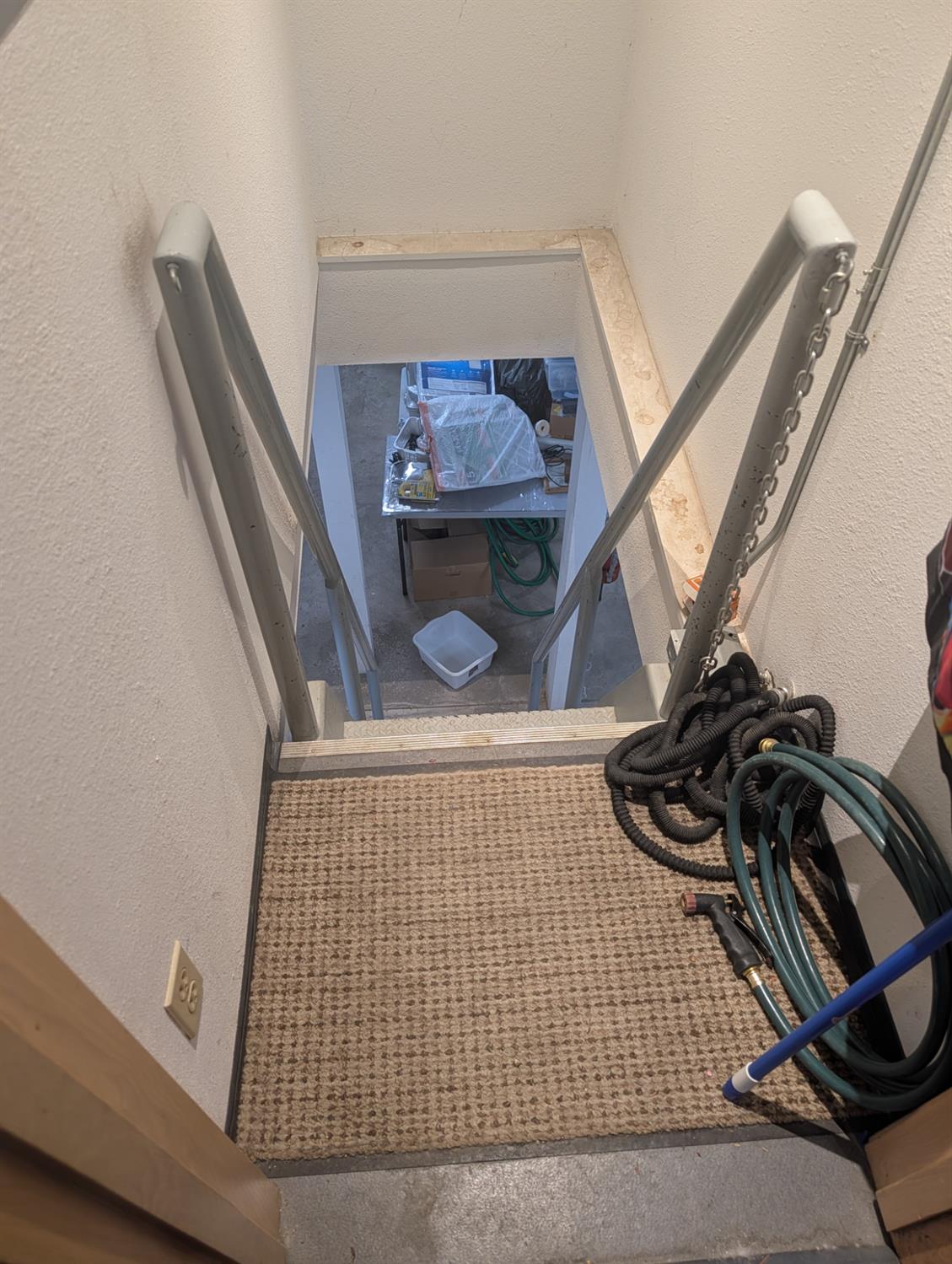 1128 N Chinowth St, Visalia, CA 93291