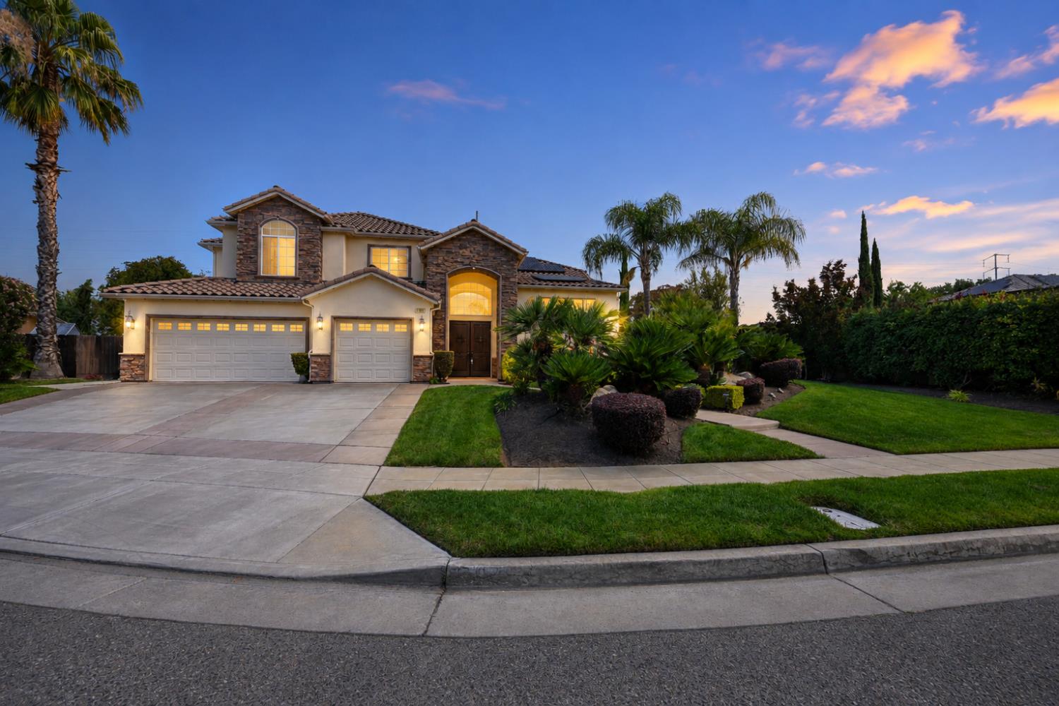 2182 E Carnoustie Ave, Fresno, CA 93730