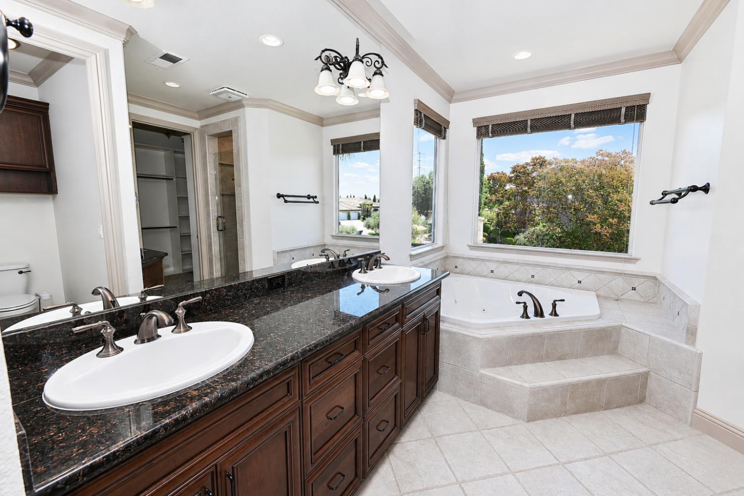 2182 E Carnoustie Ave, Fresno, CA 93730