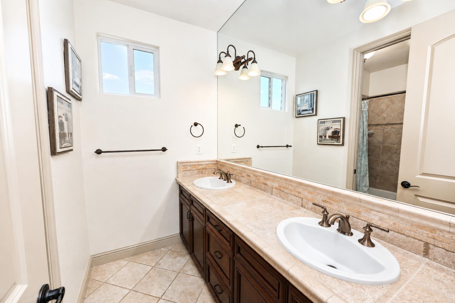 2182 E Carnoustie Ave, Fresno, CA 93730