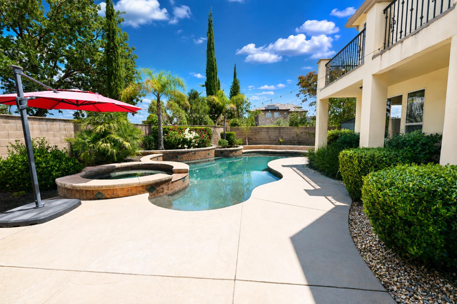2182 E Carnoustie Ave, Fresno, CA 93730