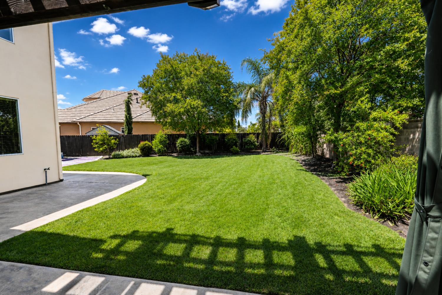 2182 E Carnoustie Ave, Fresno, CA 93730