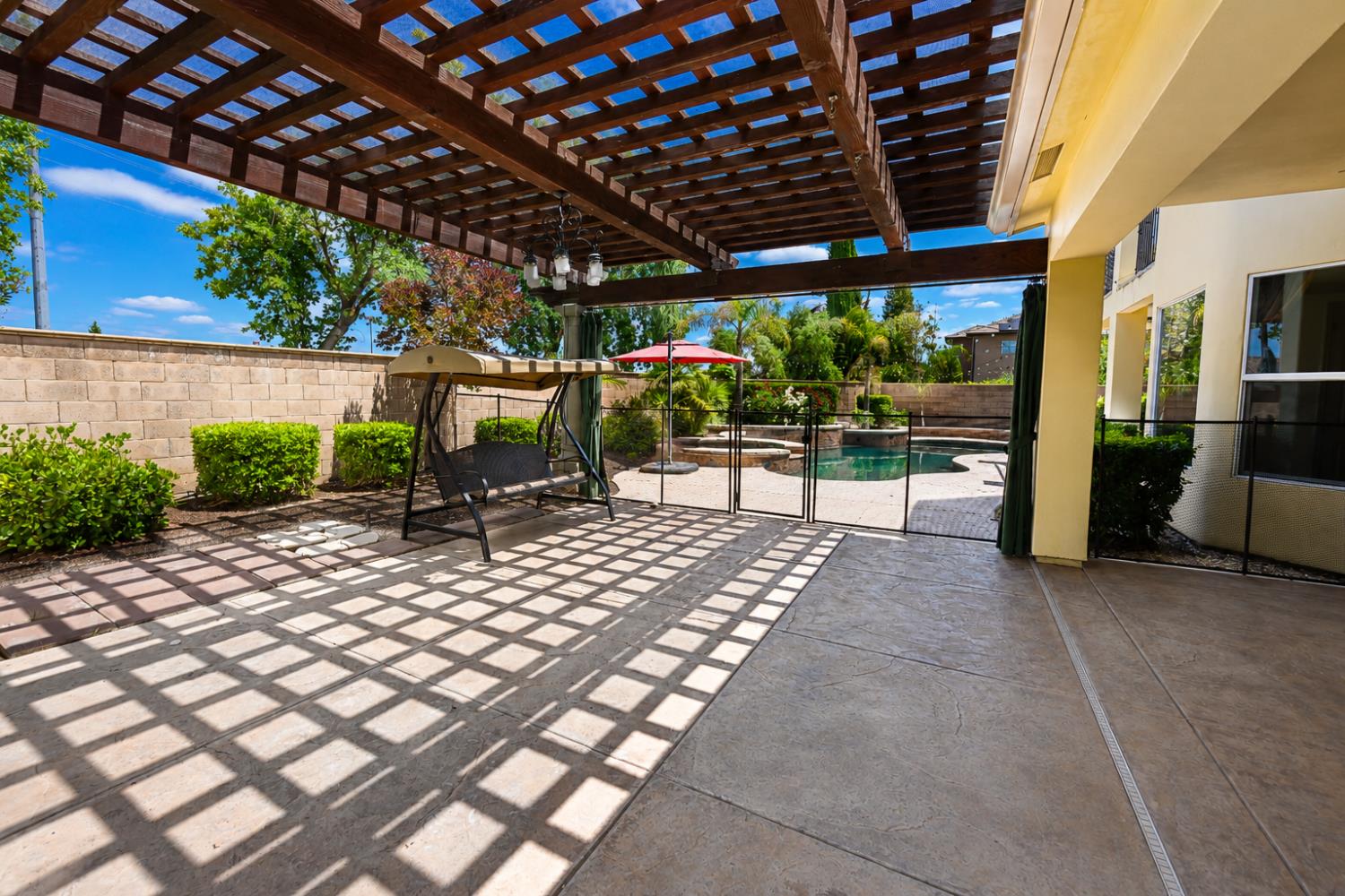 2182 E Carnoustie Ave, Fresno, CA 93730