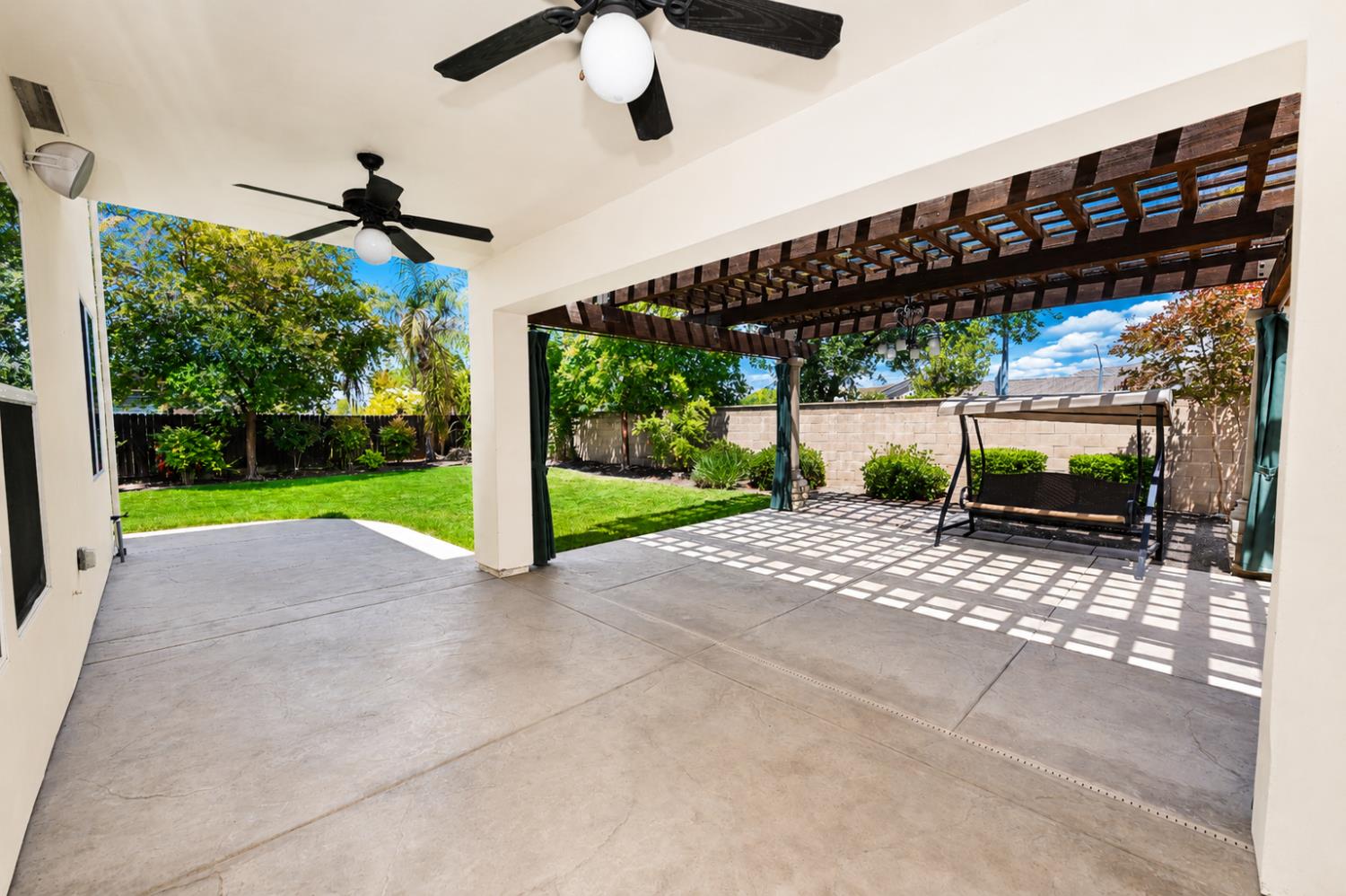 2182 E Carnoustie Ave, Fresno, CA 93730