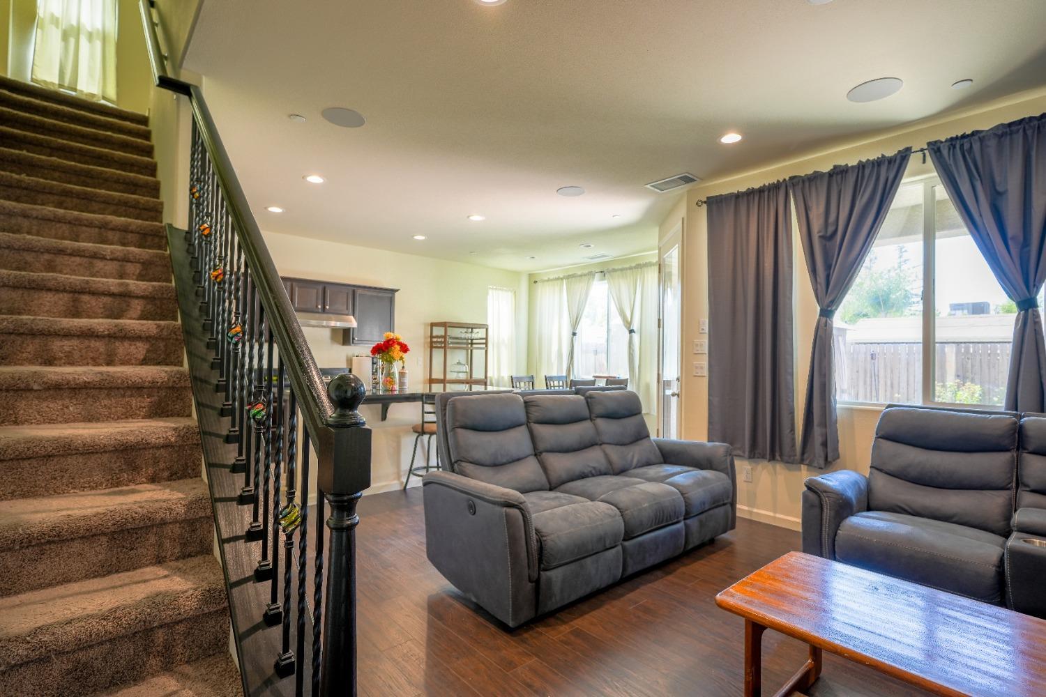611 N Cattail Ct, Fresno, CA 93727