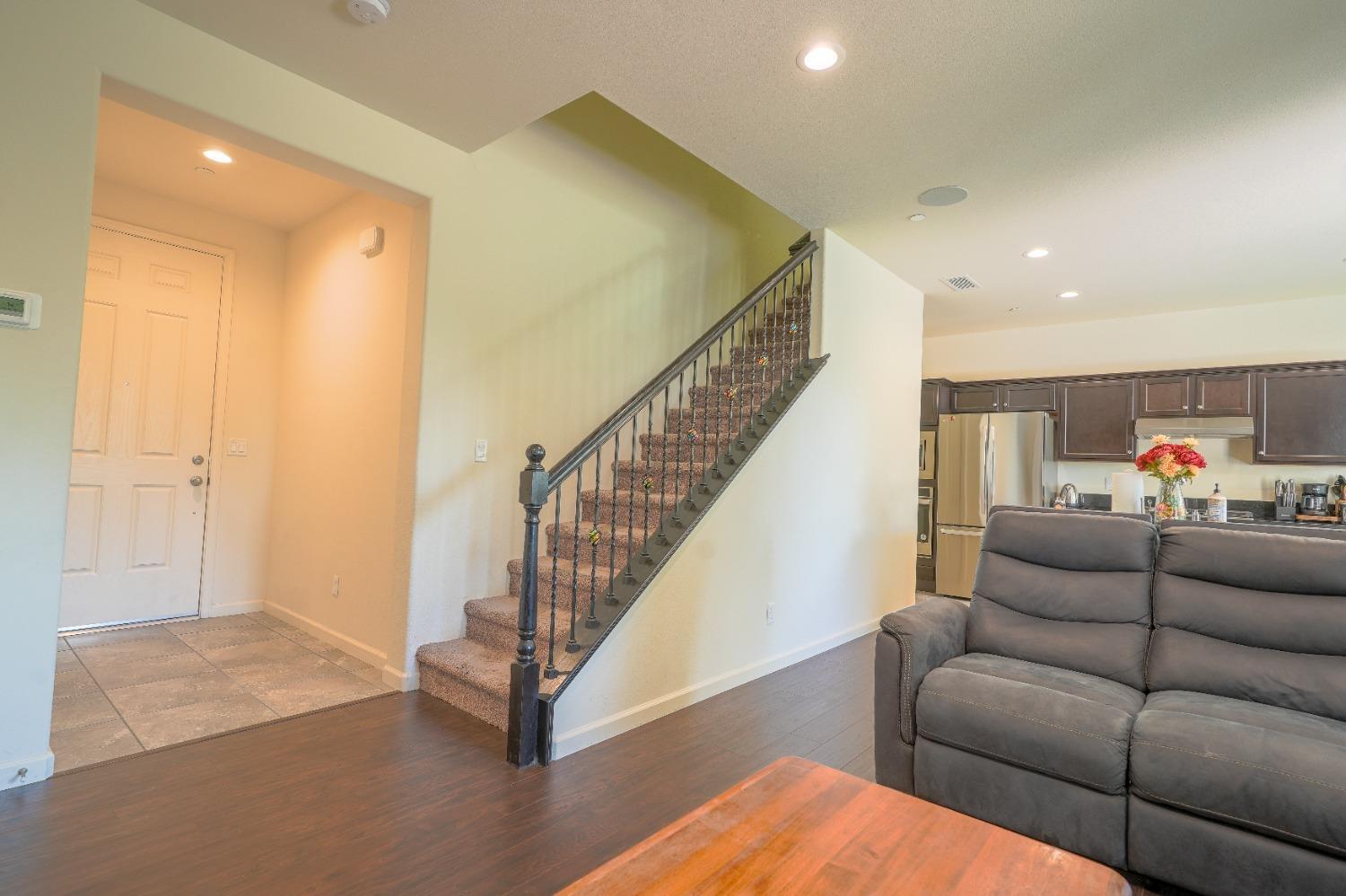 611 N Cattail Ct, Fresno, CA 93727