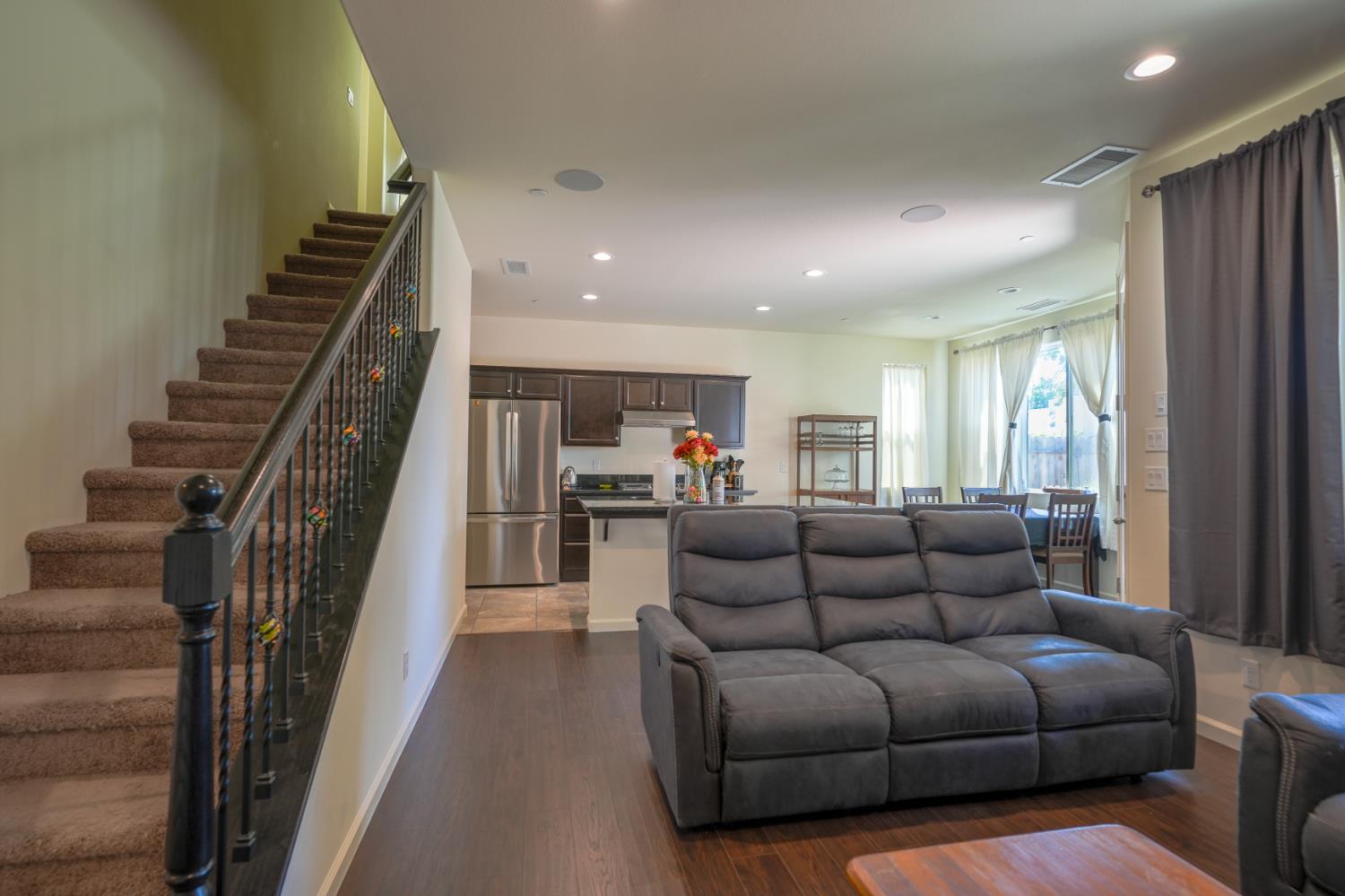 611 N Cattail Ct, Fresno, CA 93727