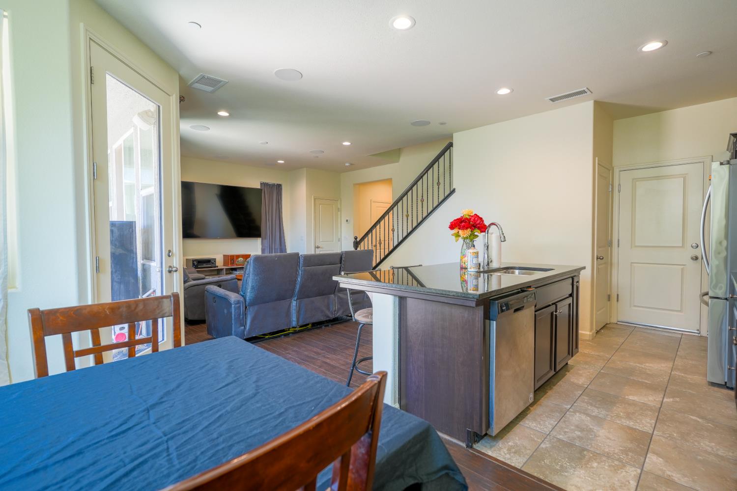 611 N Cattail Ct, Fresno, CA 93727