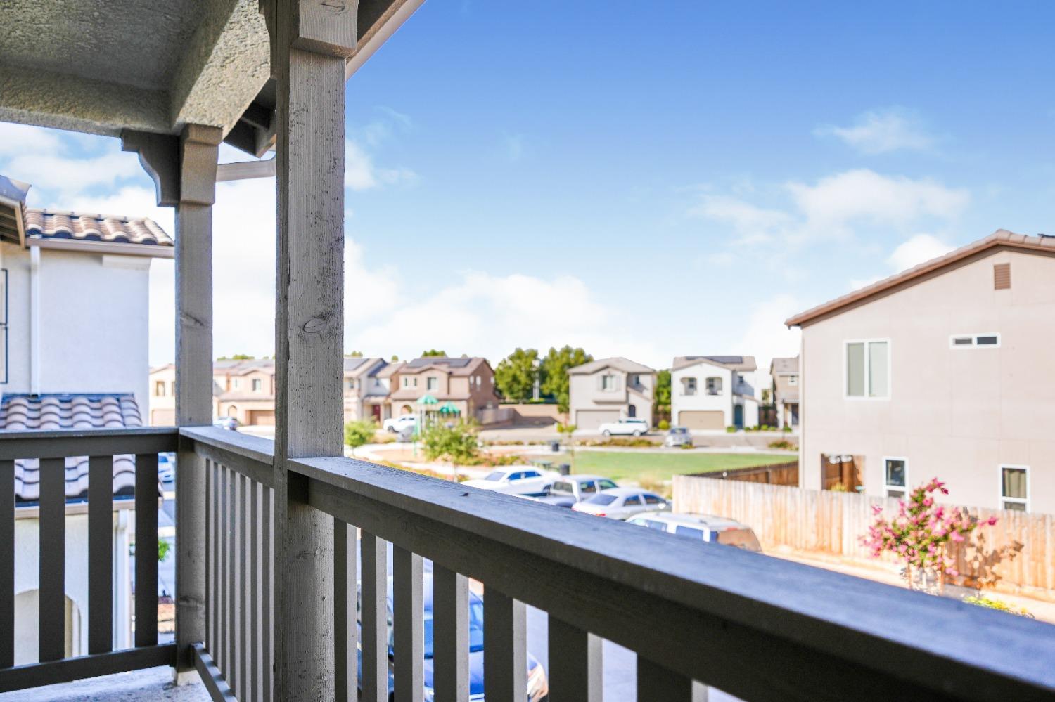 611 N Cattail Ct, Fresno, CA 93727
