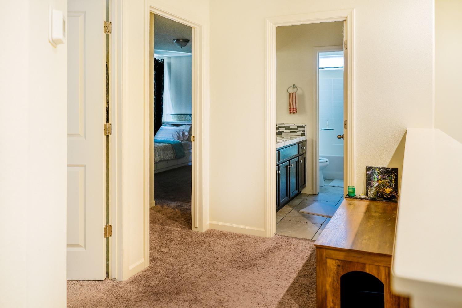 611 N Cattail Ct, Fresno, CA 93727