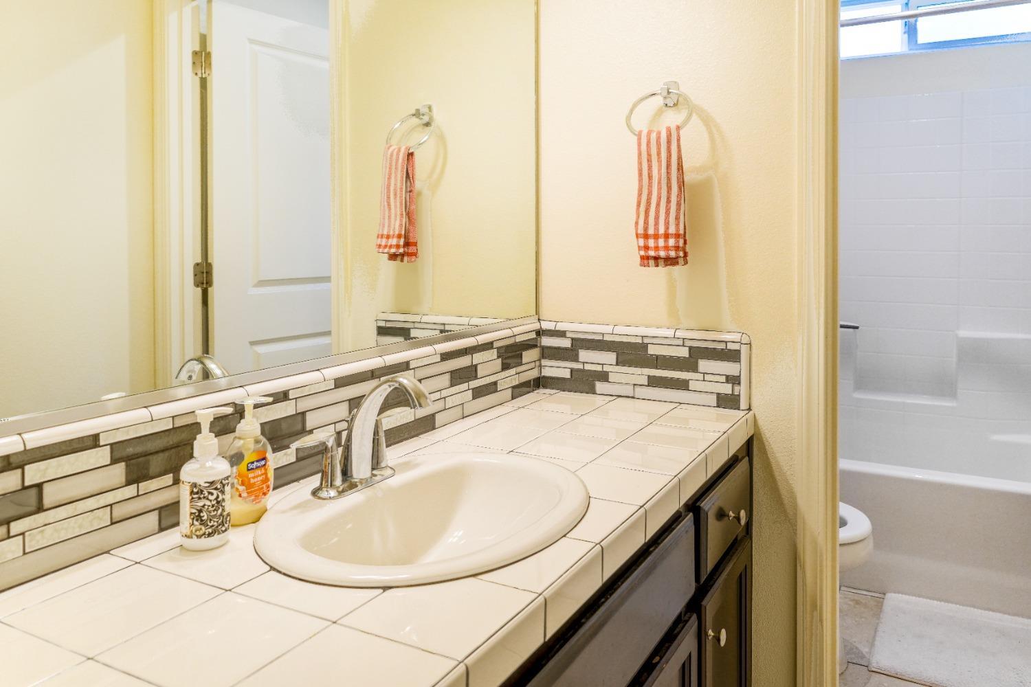 611 N Cattail Ct, Fresno, CA 93727