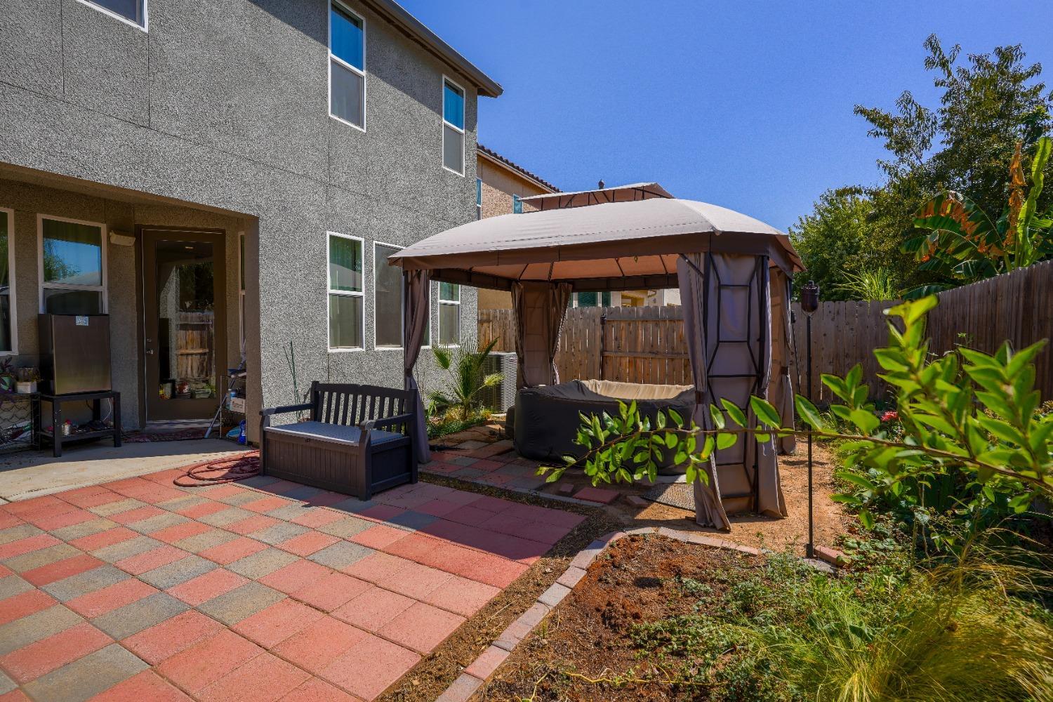 611 N Cattail Ct, Fresno, CA 93727
