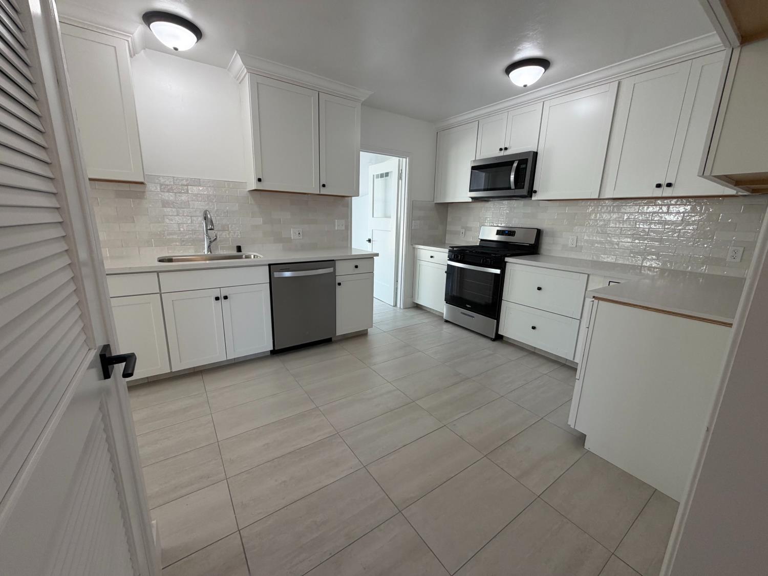 74 E Garland Ave, Fresno, CA 93704