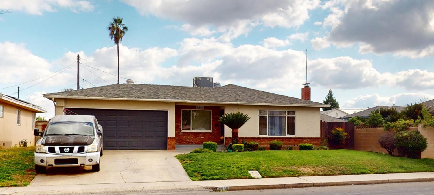 3490 E Weldon Ave, Fresno, CA 93703