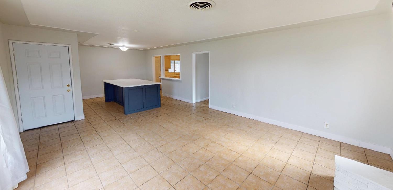 3490 E Weldon Ave, Fresno, CA 93703