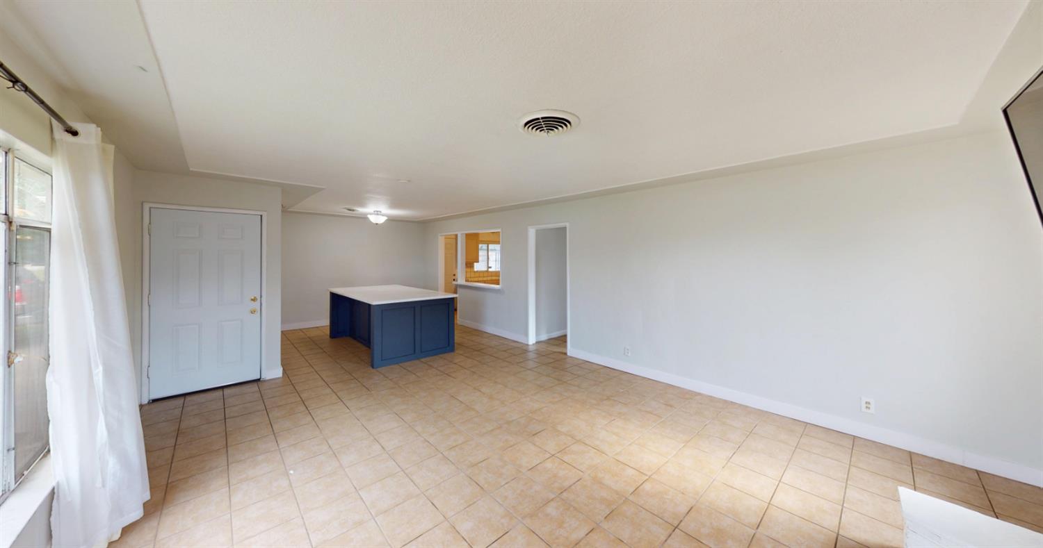3490 E Weldon Ave, Fresno, CA 93703